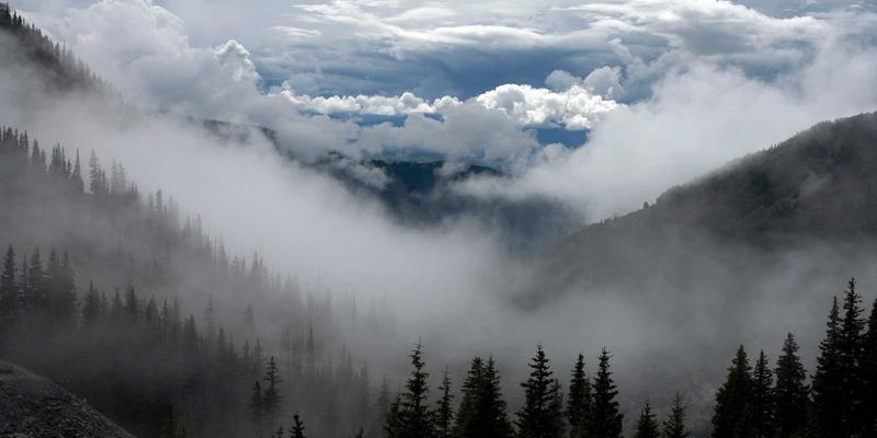 智能工厂新引擎：揭秘机器人与AGV无缝协同调度的核心策略